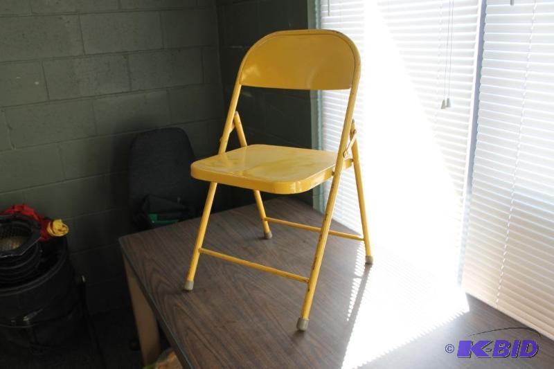 lot 118 image: Yellow Folding Chair