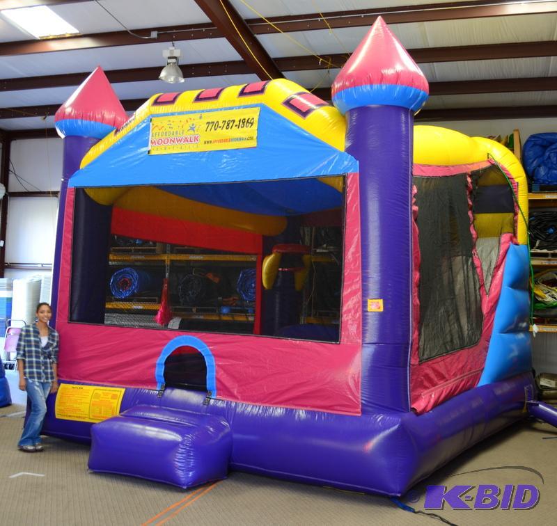 lot 17 image: Pink Castle Inflatable