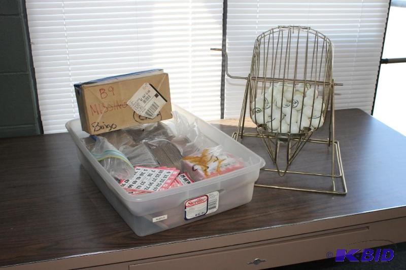 lot 21 image: Bingo Ball Hopper