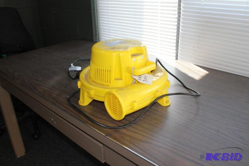 lot 22 image: 12 HP Blower