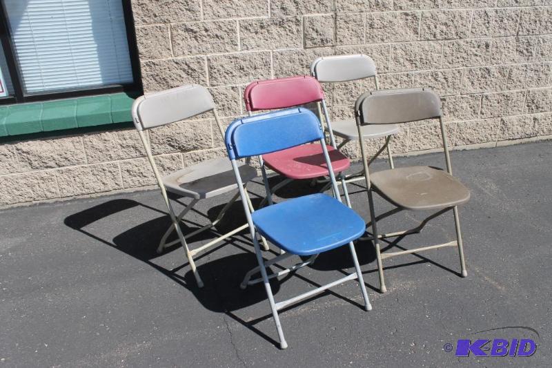 lot 60 image: Folding Chairs