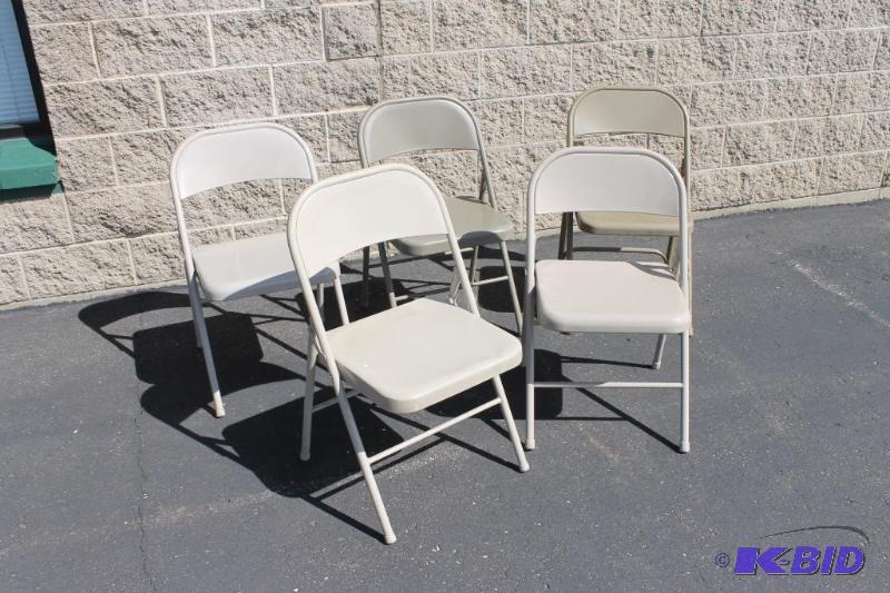 lot 61 image: Metal Folding Chairs