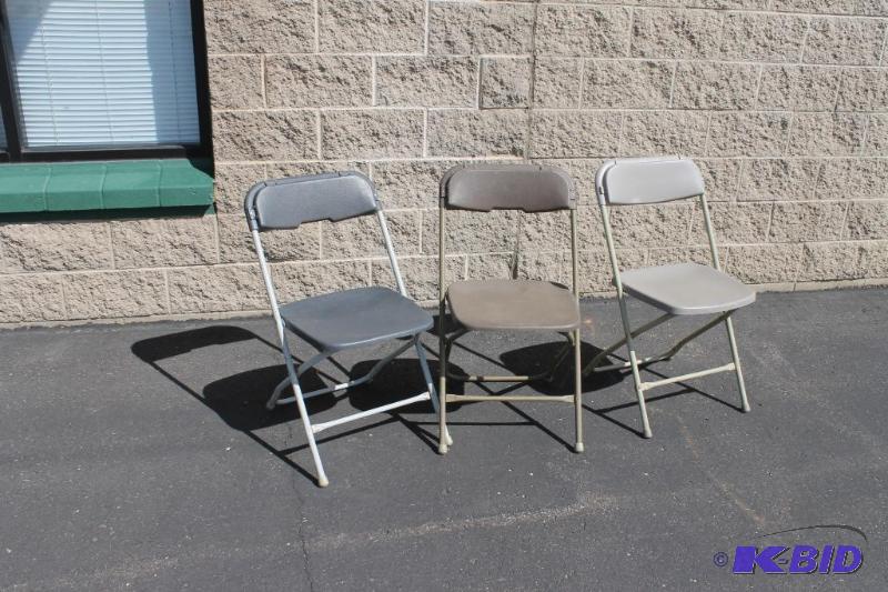lot 62 image: Folding Chairs