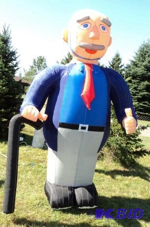 lot 7 image: 9 Tall Inflatable Man