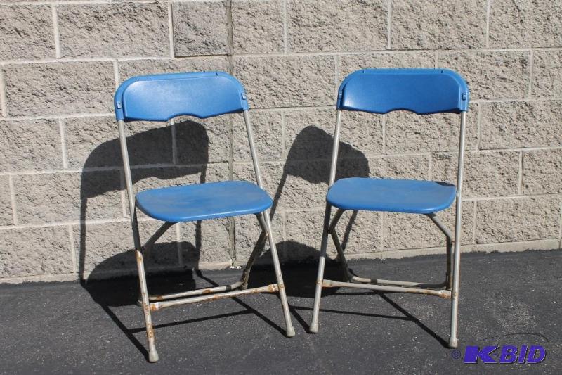 lot 81 image: Blue Folding Chairs