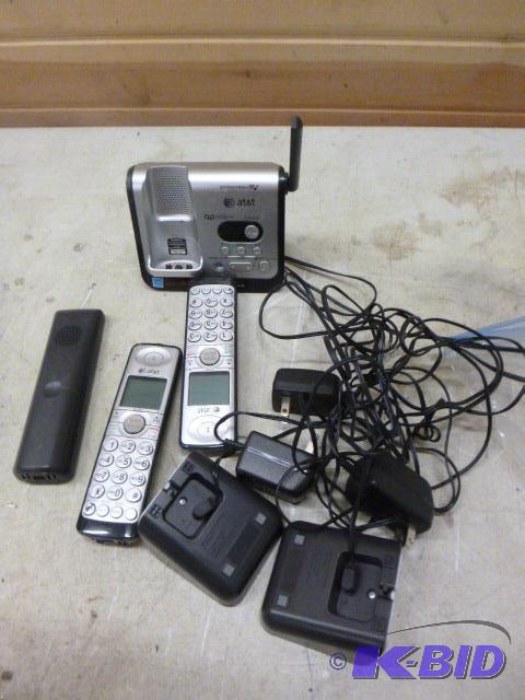 lot 26 image: AT&ampT Phone Set 3 6.0 phones....