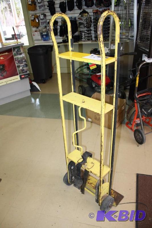 lot 15 image: Heavy Duty Dolly, 61.