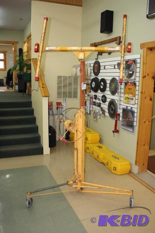 lot 19 image: Panel Lift Sheet Rock Lifter, 150 lbs. Max Load.