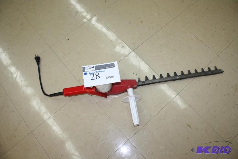 lot 28 image: Hedge Trimmer.