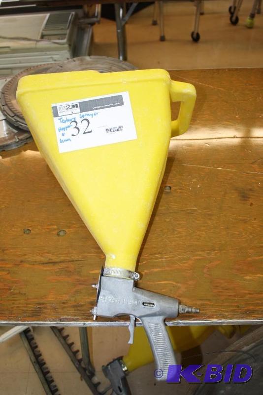 lot 32 image: Pattern Pistol Texture Sprayer Hopper and Gun.
