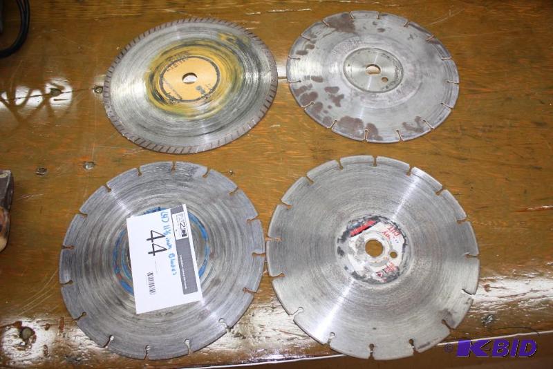 lot 44 image: Lot of (4) 11 12 Blades.