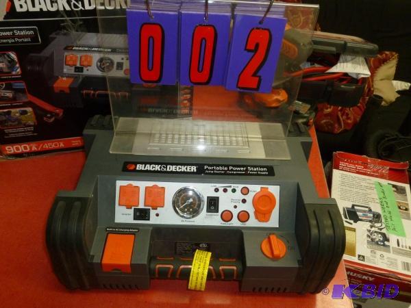 Black and decker 900 amp jump pack. Appears t...