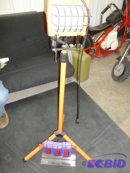 Halogen work light on stand. Used condition. ...