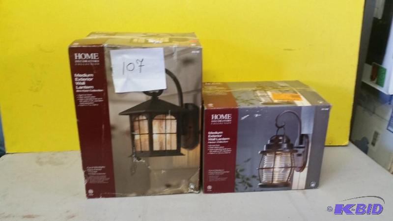 lot 107 image: Lot of 2 Wall Lanterns
