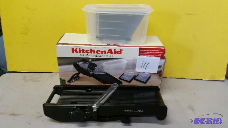 lot 114 image: Kitchen Aid Slicer Set