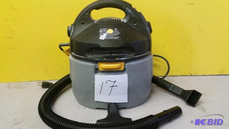 lot 117 image: Stinger 2.5 Gal Wet and Dry Vac