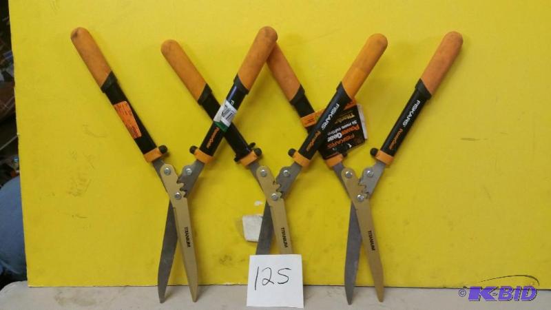 lot 125 image: Lot of Fiskar Power gear hedge shears