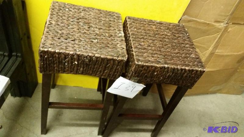 lot 139 image: Set of 2 Bar Stools