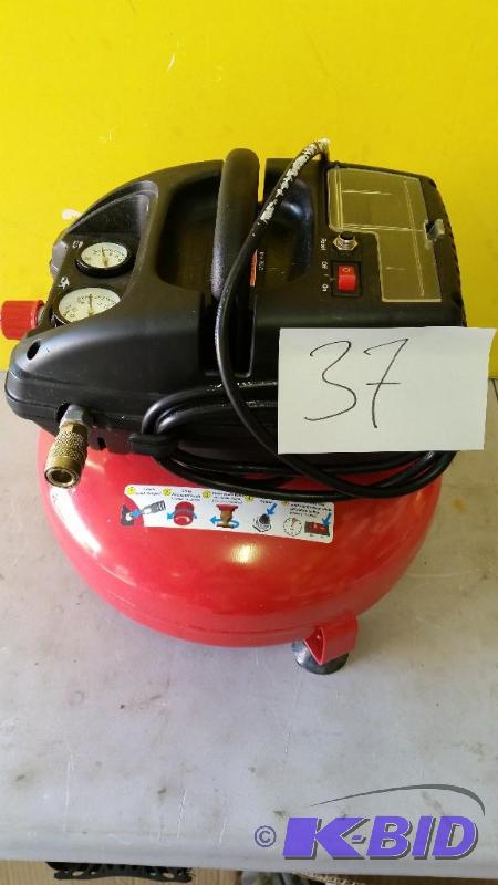 lot 37 image: Central Pneumatic 3 Gal Oilless Compressor