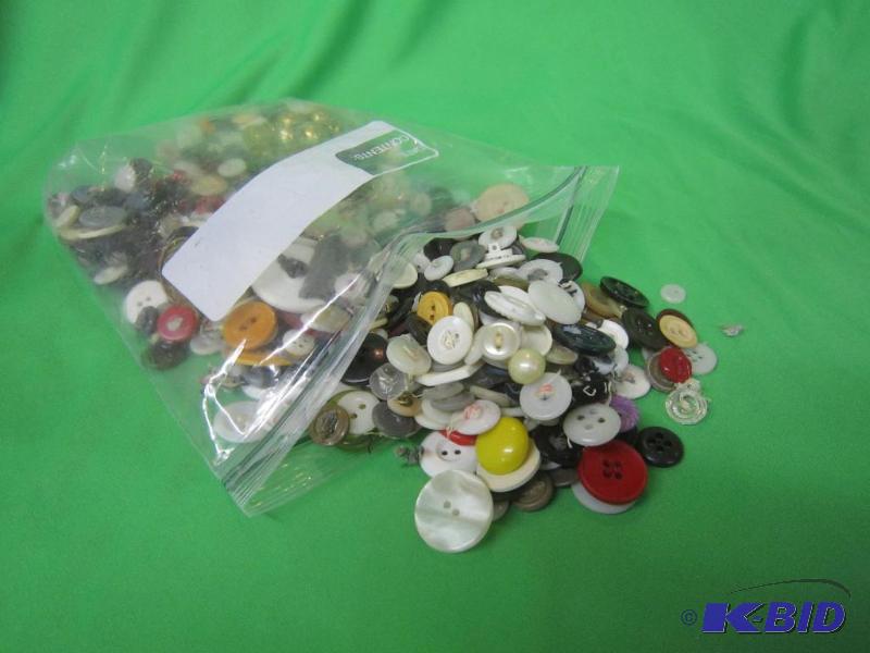 lot 182 image: Bag of Buttons