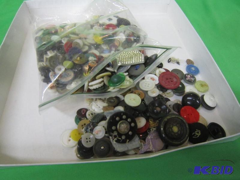 lot 184 image: Bag of Buttons