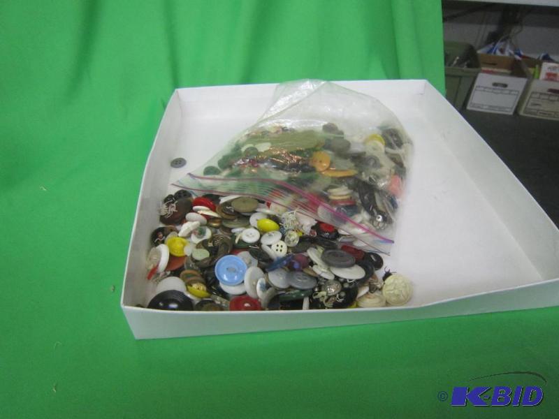 lot 186 image: Bag of Buttons