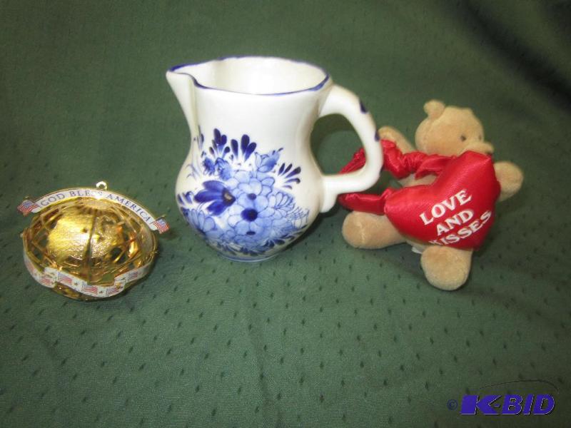 lot 195 image: COLLECTIBLE BOX LOT