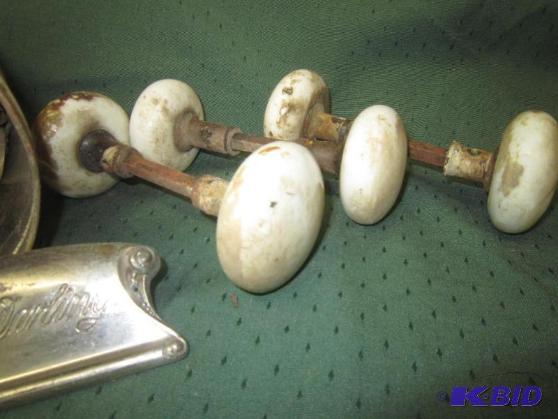 lot 200 image: COLLECTIBLE DOOR KNOB HANDLES