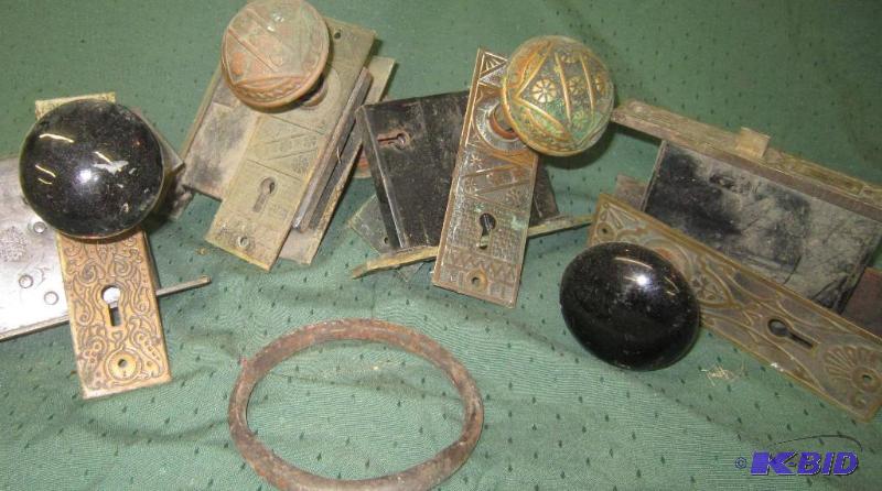 lot 201 image: COLLECTIBLE DOOR KNOB HANDLES