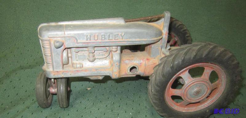 lot 208 image: COLLECTIBLE Hubley tractor