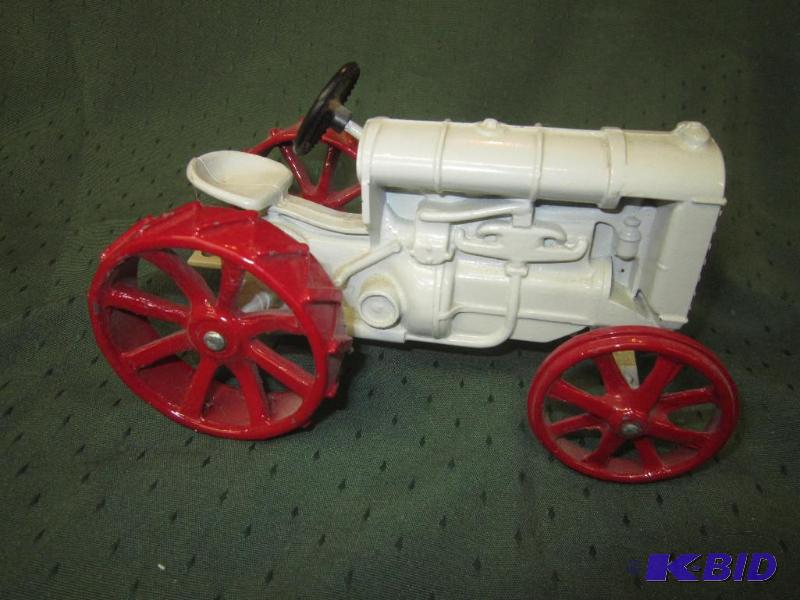 lot 211 image: COLLECTIBLE White Ford Sun Tractor