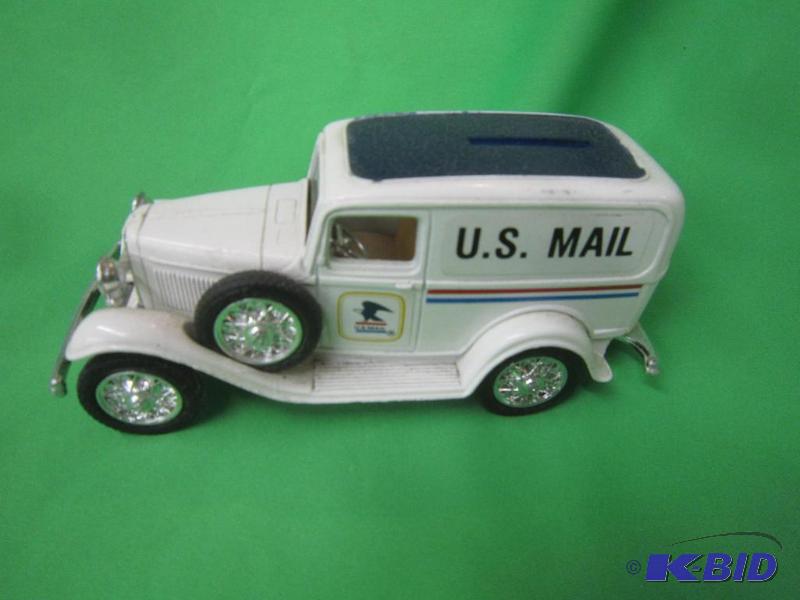 lot 215 image: COLLECTIBLE US Mail Carrier Bank - Ertl 1932 Ford Replica