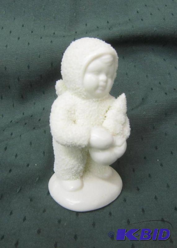 lot 219 image: COLLECTIBLE Snowbabies with Tree
