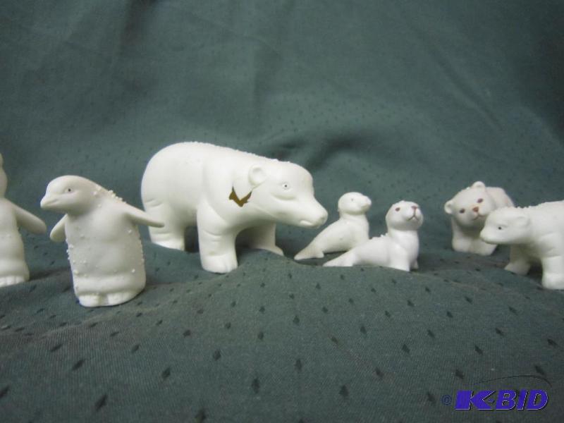 lot 221 image: COLLECTIBLE - SNOWBABIES