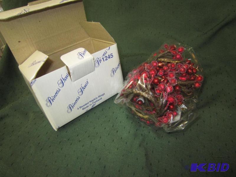 lot 227 image: COLLECTIBLE - Princess House Set of 4 Red Napkin Rings