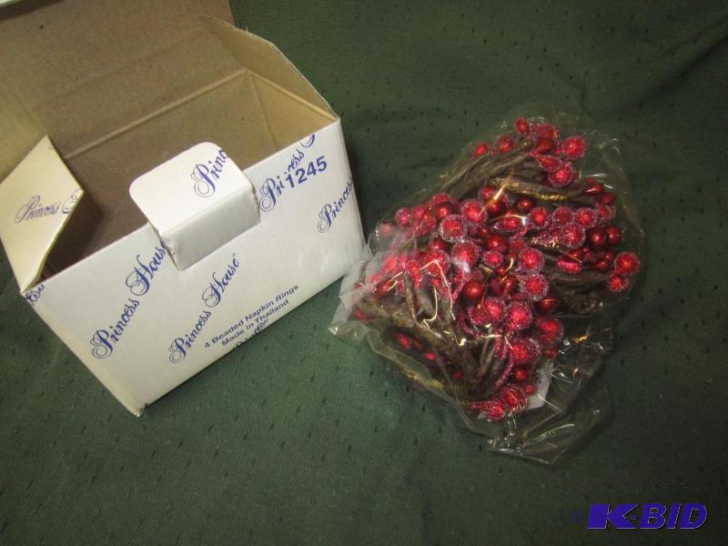 lot 228 image: COLLECTIBLE - Princess House Set of 4 Red Napkin Rings