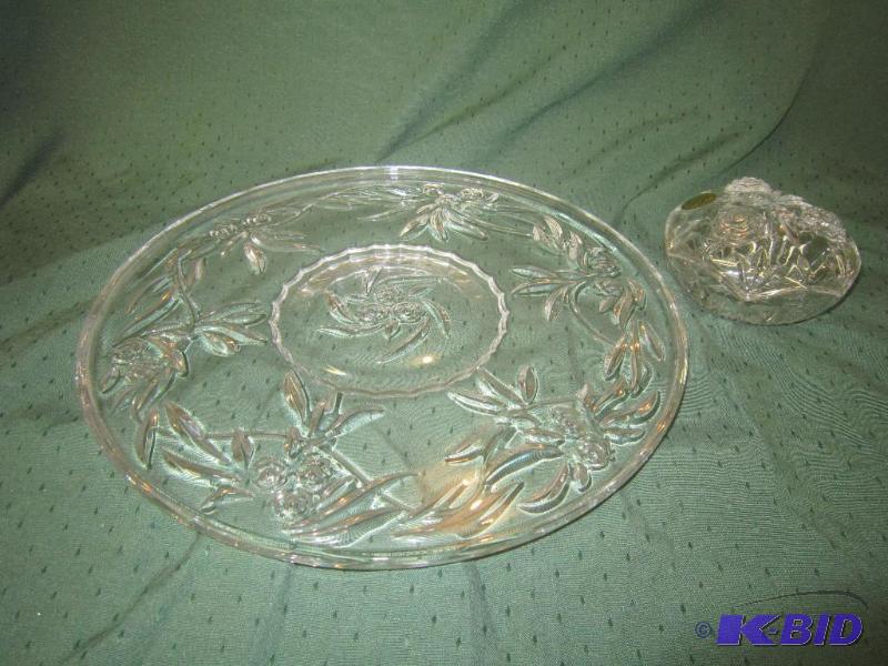 lot 239 image: COLLECTIBLE - Princess House Platter and Sm Covered Dish