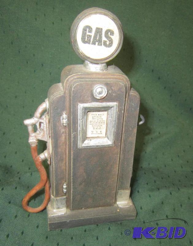 lot 251 image: 6 Gas Pump