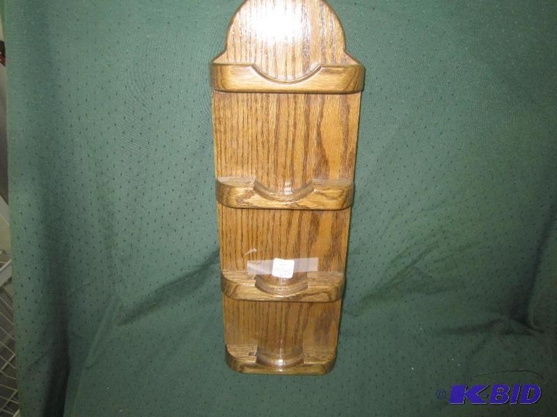 lot 264 image: Oak 4 Small Plate Hanger