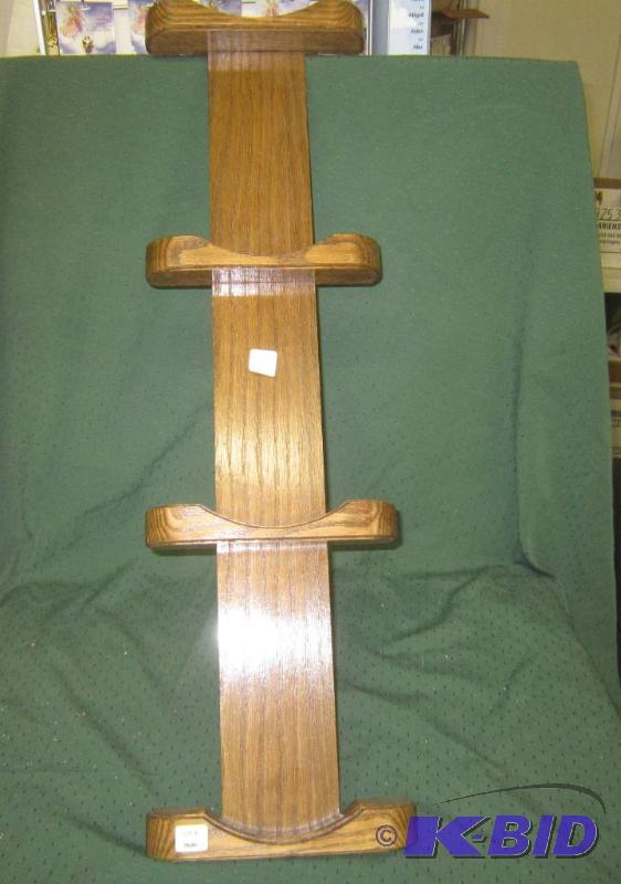lot 265 image: Verticle Oak Wall 4 Plate Holder