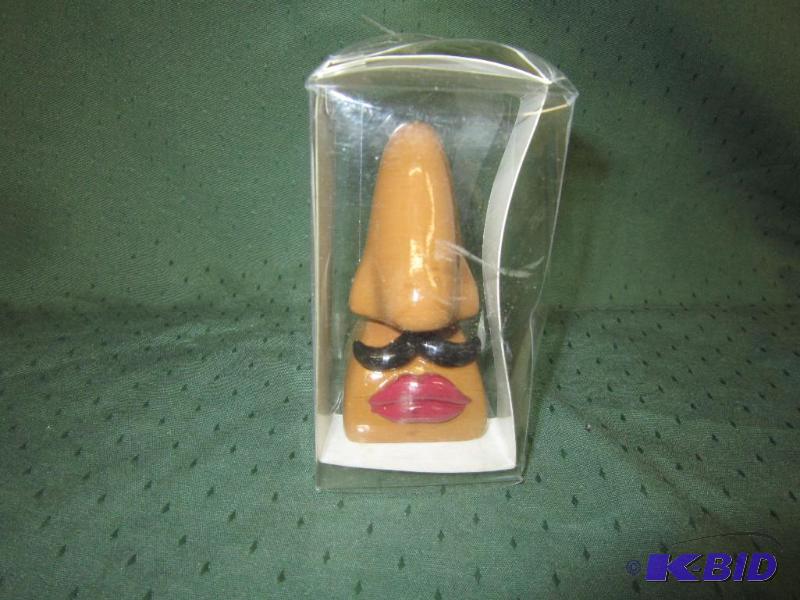 lot 283 image: Eye Glass Holder