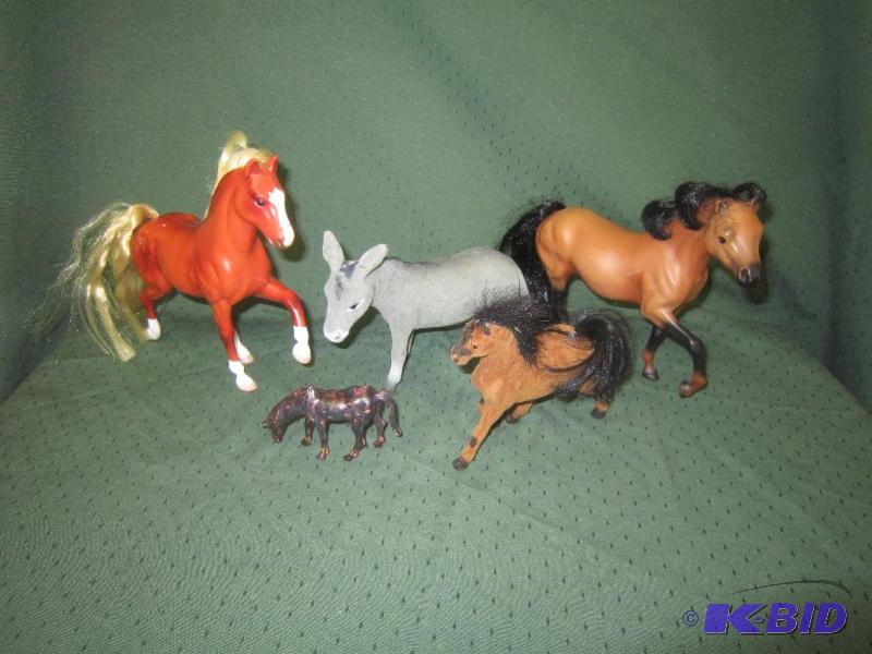 lot 289 image: LOT OF HORSES