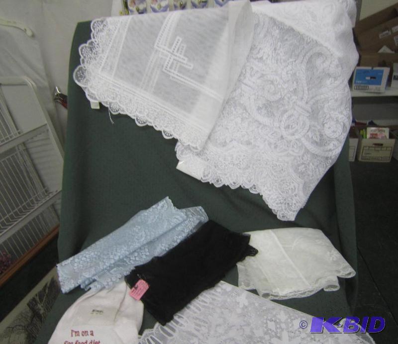 lot 291 image: NEW Linens, Curtains, Doilies, Lace