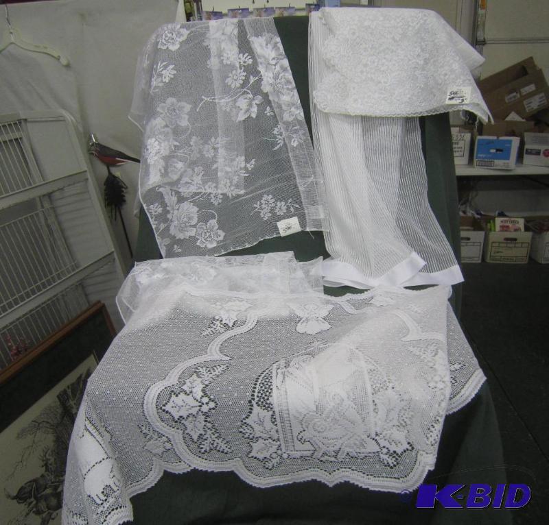 lot 293 image: Curtains, Mantle or Piano Cover Lace