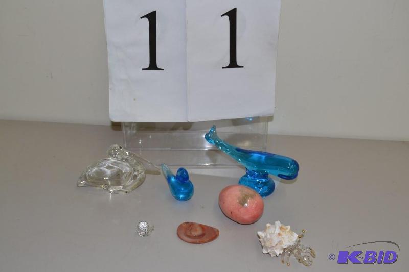 lot 11 image: Glass animals, marble egg