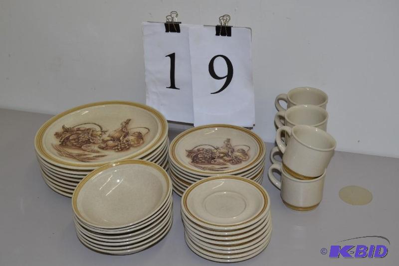 lot 19 image: Cottage collection dishes