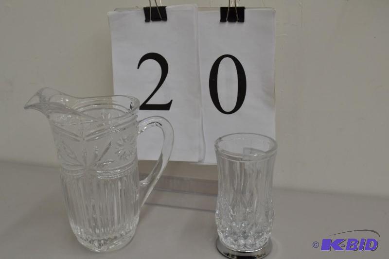 lot 20 image: Glass pitcher and vase