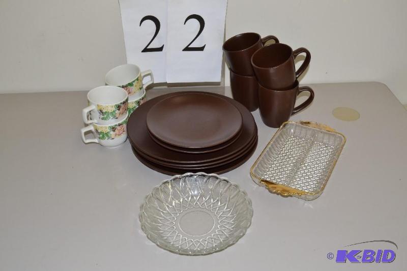 lot 22 image: Stoneware and glass dishes