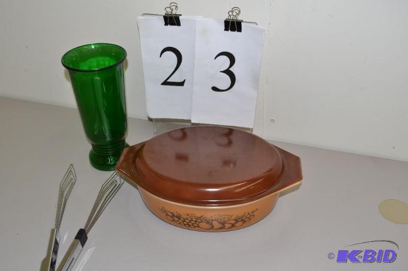 lot 23 image: Pyrex covered dish, green vase