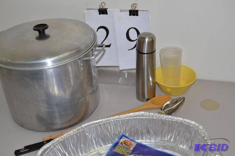 lot 29 image: 21 quart stock pot